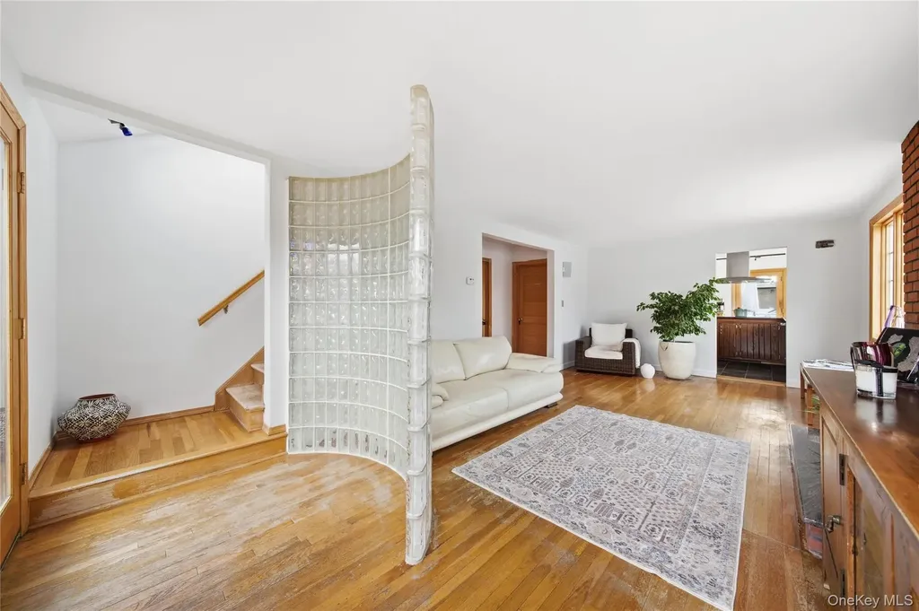 107 1st Place Bellmore NY 11710