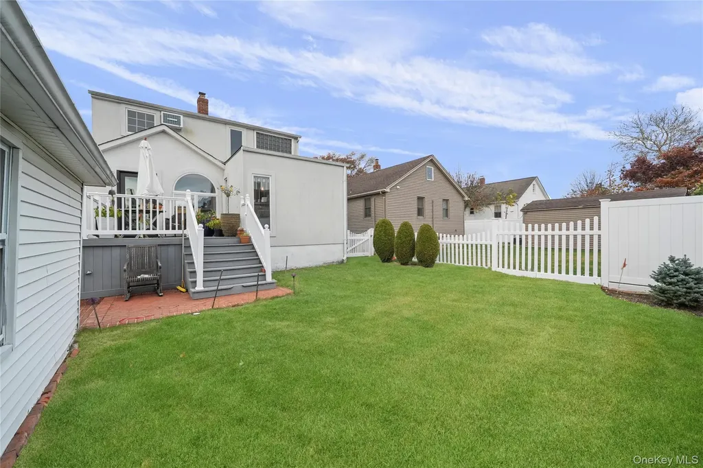 107 1st Place Bellmore NY 11710