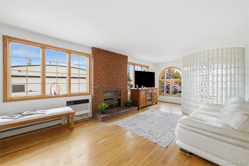 107 1st Place Bellmore NY 11710