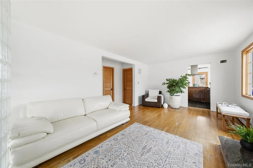 107 1st Place Bellmore NY 11710