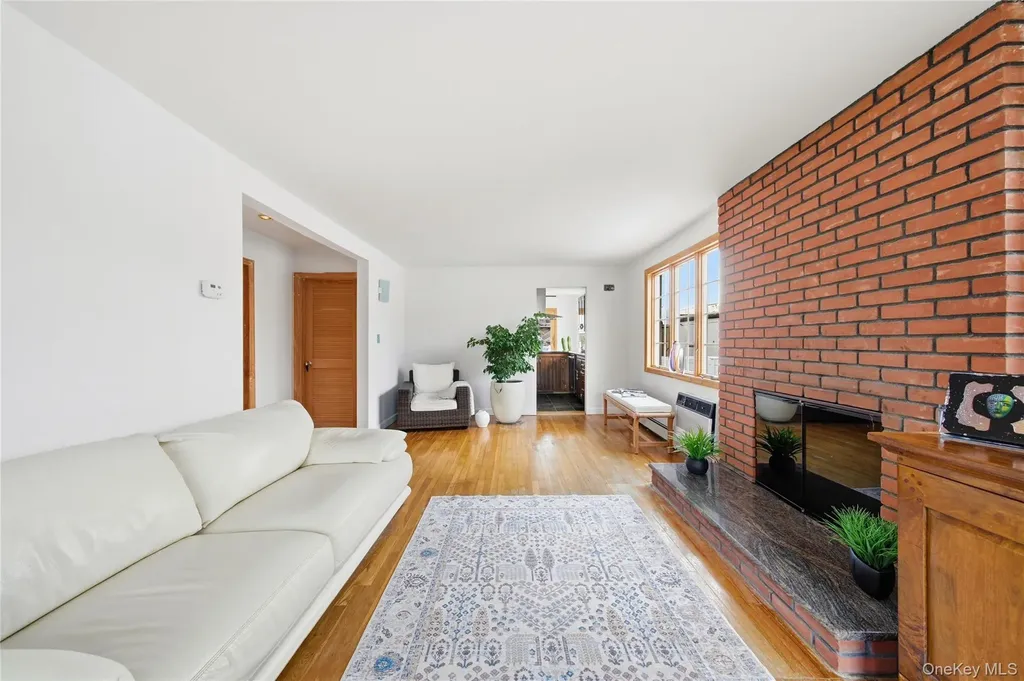 107 1st Place Bellmore NY 11710