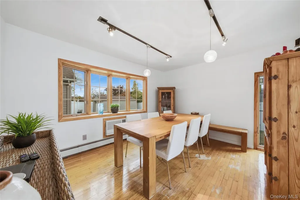 107 1st Place Bellmore NY 11710