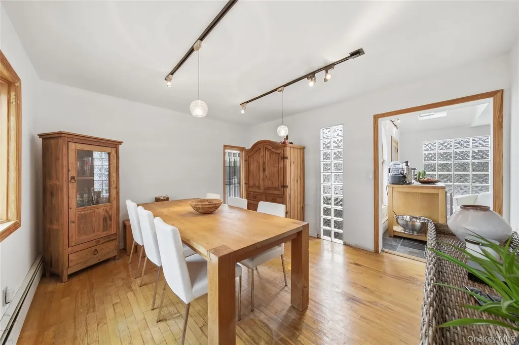 107 1st Place Bellmore NY 11710