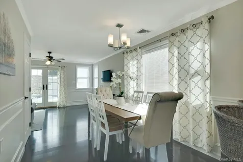 33 Willow Street Aquebogue NY 11931