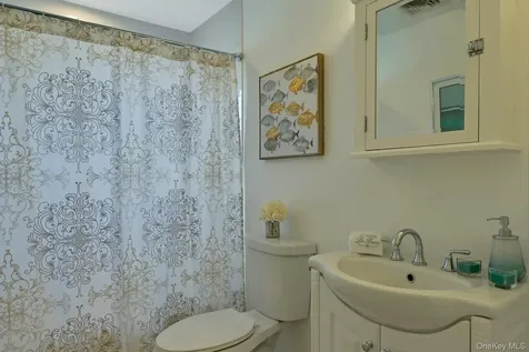 33 Willow Street Aquebogue NY 11931