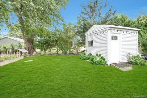 33 Willow Street Aquebogue NY 11931