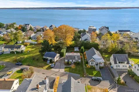 33 Willow Street Aquebogue NY 11931