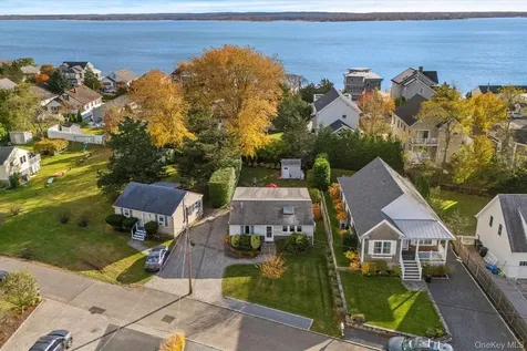 33 Willow Street Aquebogue NY 11931