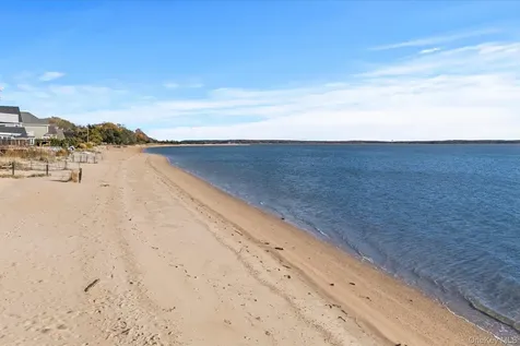 33 Willow Street Aquebogue NY 11931