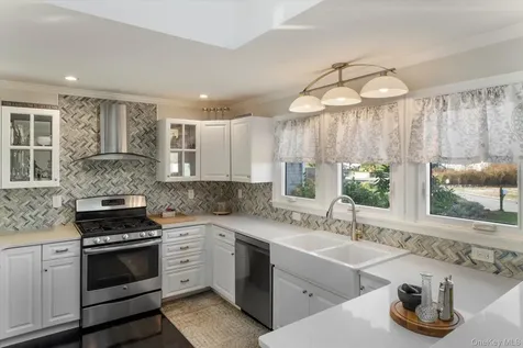 33 Willow Street Aquebogue NY 11931