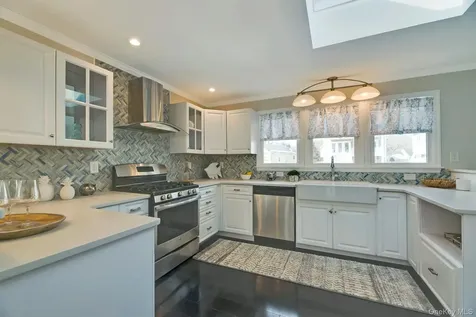 33 Willow Street Aquebogue NY 11931