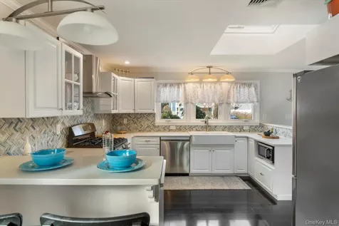 33 Willow Street Aquebogue NY 11931