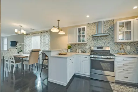 33 Willow Street Aquebogue NY 11931