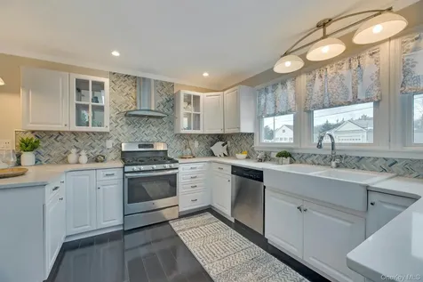 33 Willow Street Aquebogue NY 11931