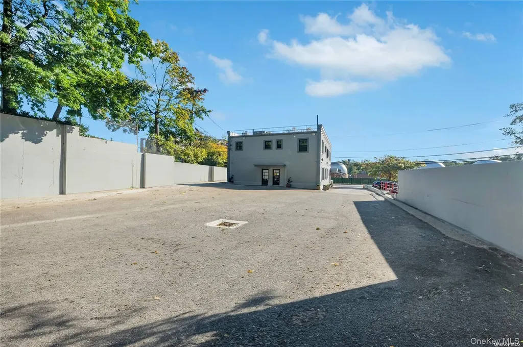 241 E Shore Road Great Neck NY 11023
