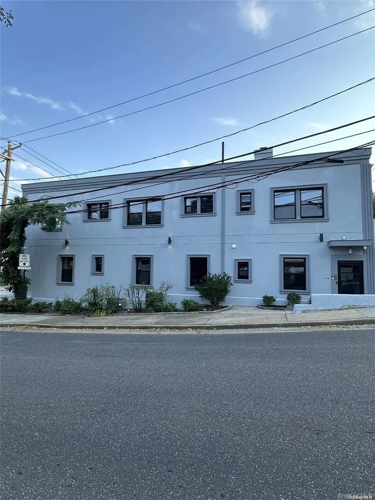 241 E Shore Road Great Neck NY 11023