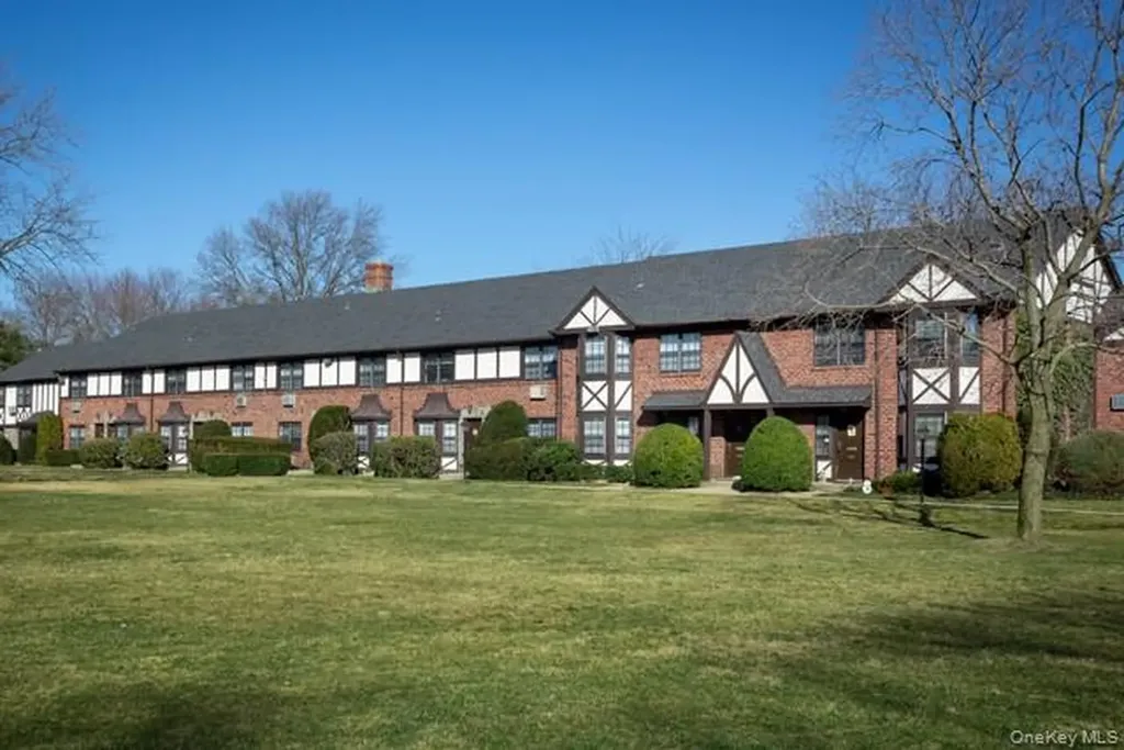 1594 August Road North Babylon NY 11703