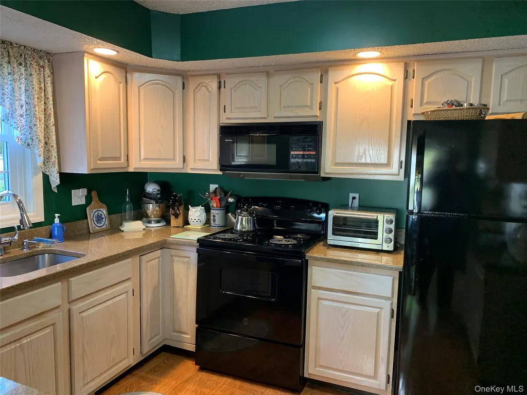1 S Cambridge Court Fishkill NY 12524