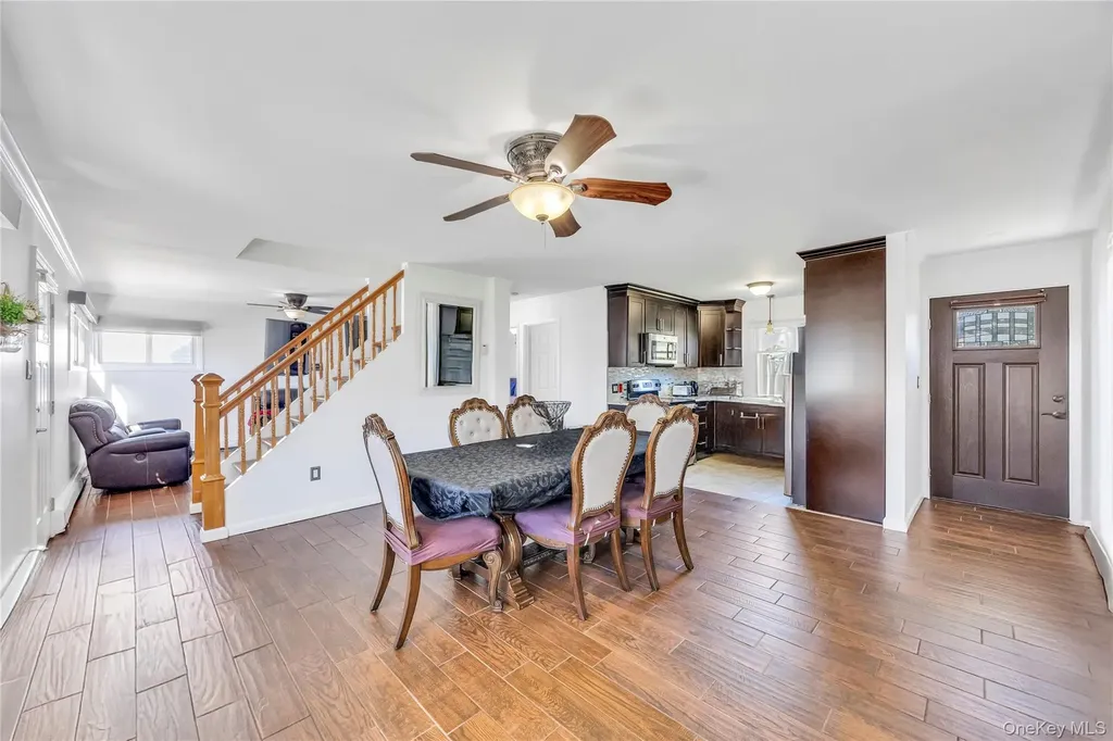 20 Bridge Lane Hicksville NY 11801