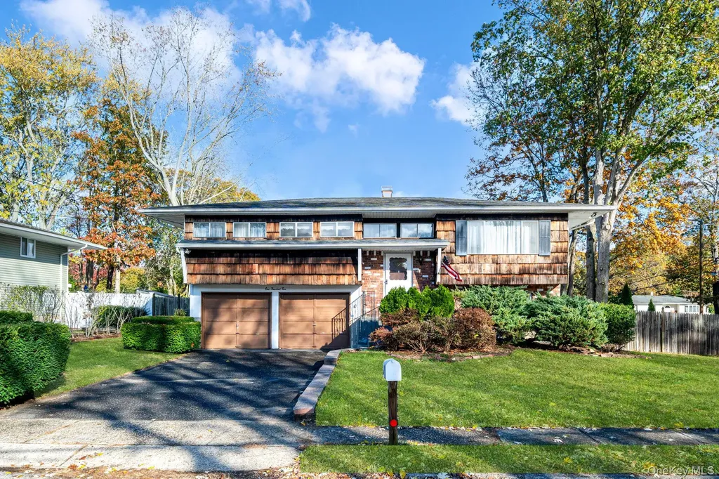 102 Jacqueline Lane Centereach NY 11720