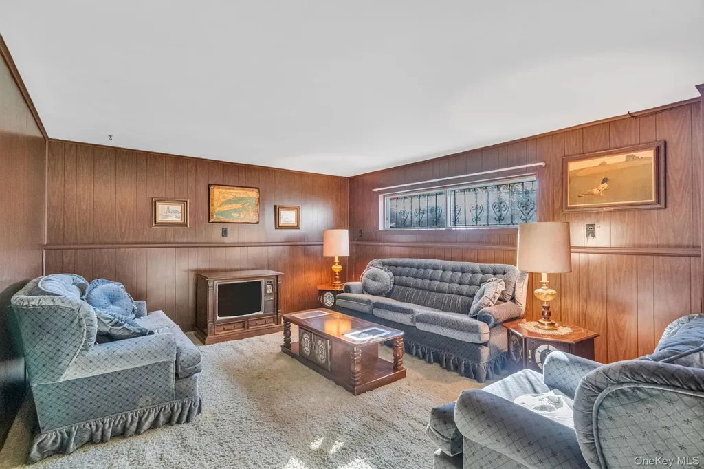 102 Jacqueline Lane Centereach NY 11720