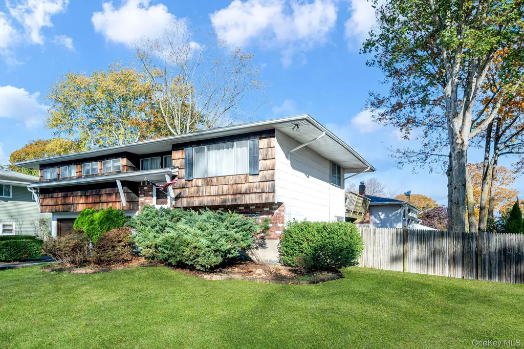 102 Jacqueline Lane Centereach NY 11720