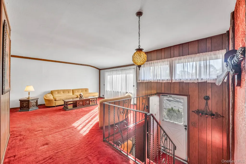 102 Jacqueline Lane Centereach NY 11720
