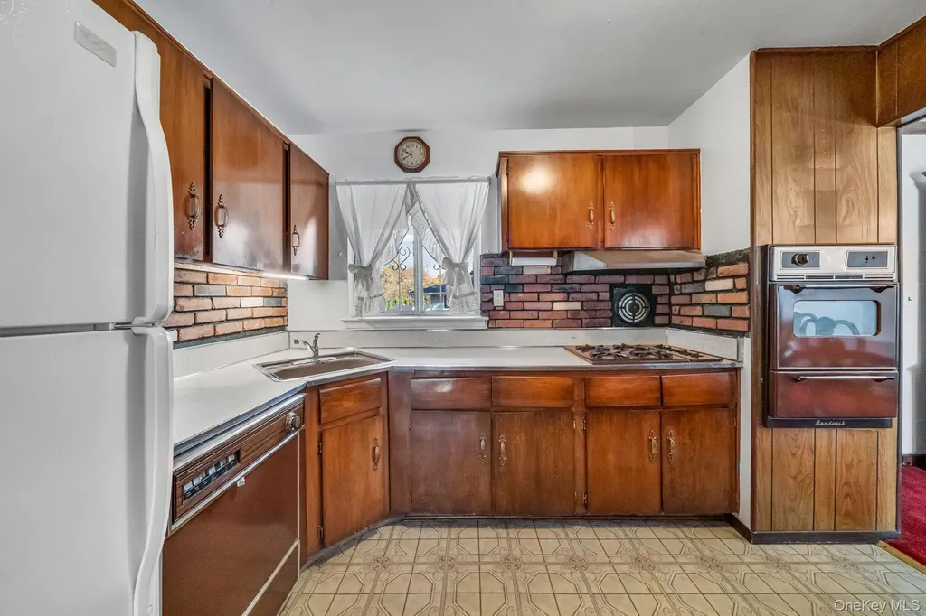 102 Jacqueline Lane Centereach NY 11720