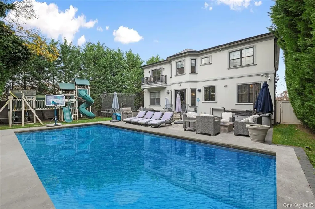 335 Summit Avenue Cedarhurst NY 11516