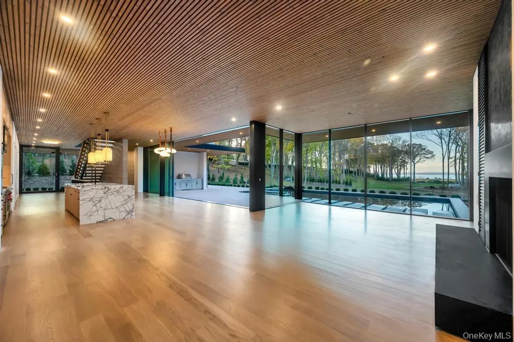 28 Watch Way Lloyd Harbor NY 11743