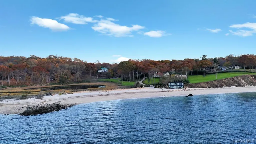 28 Watch Way Lloyd Harbor NY 11743