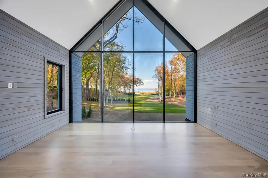 28 Watch Way Lloyd Harbor NY 11743