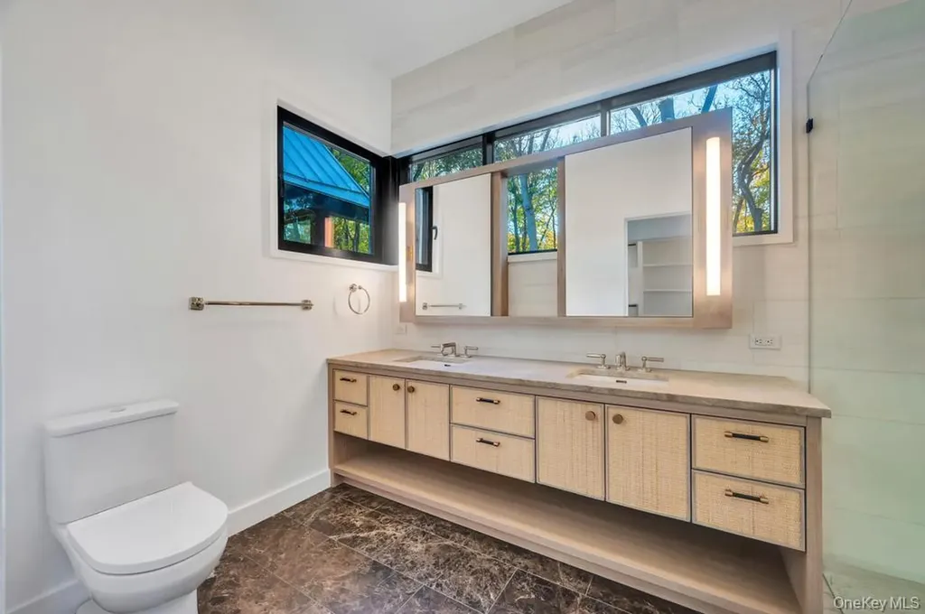 28 Watch Way Lloyd Harbor NY 11743