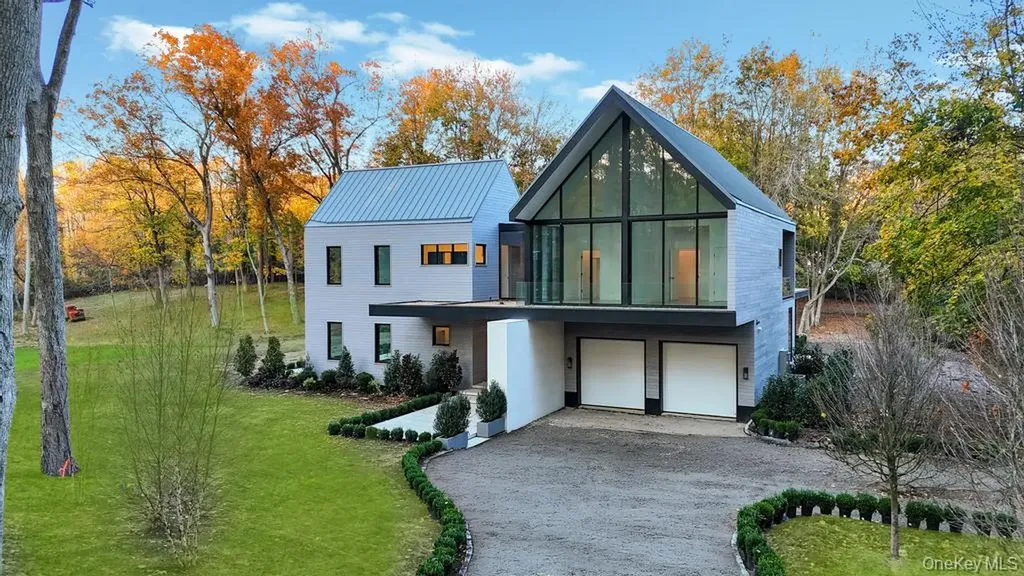 28 Watch Way Lloyd Harbor NY 11743
