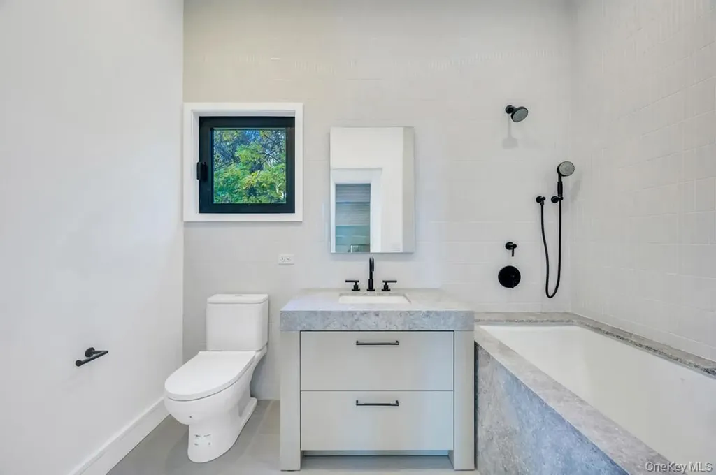 28 Watch Way Lloyd Harbor NY 11743