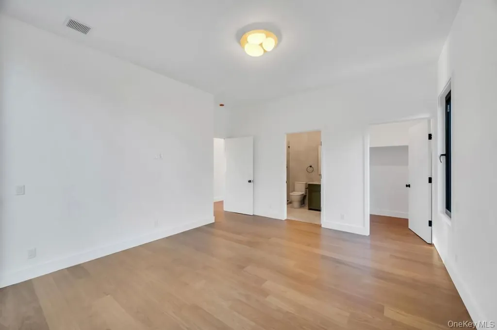 28 Watch Way Lloyd Harbor NY 11743