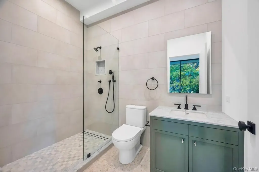 28 Watch Way Lloyd Harbor NY 11743