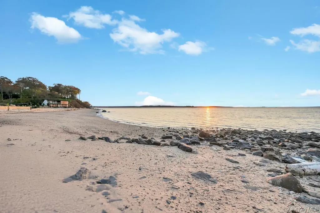 28 Watch Way Lloyd Harbor NY 11743