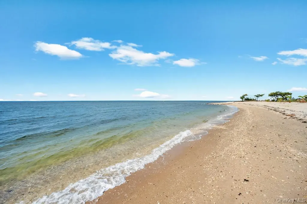 28 Watch Way Lloyd Harbor NY 11743