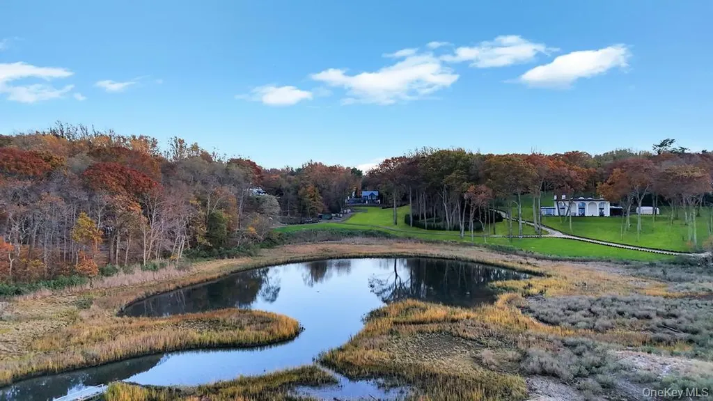 28 Watch Way Lloyd Harbor NY 11743