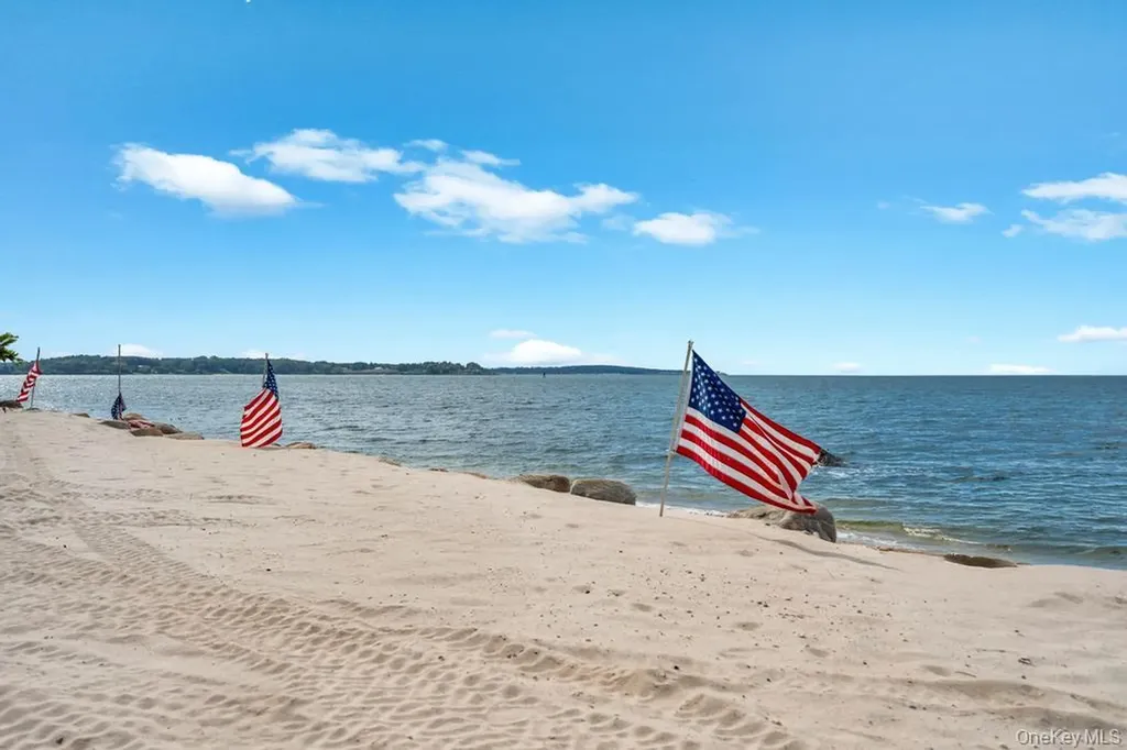 28 Watch Way Lloyd Harbor NY 11743