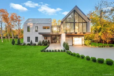 28 Watch Way Lloyd Harbor NY 11743