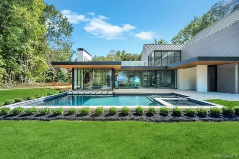 28 Watch Way Lloyd Harbor NY 11743