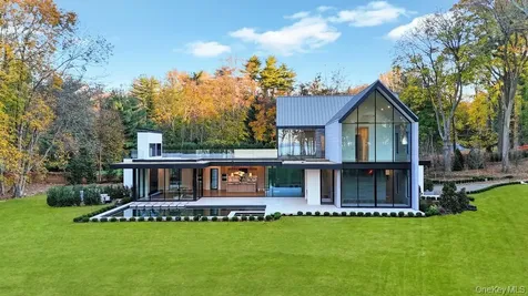 28 Watch Way Lloyd Harbor NY 11743