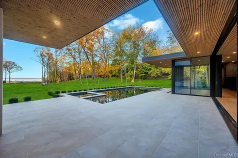 28 Watch Way Lloyd Harbor NY 11743