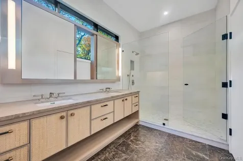 28 Watch Way Lloyd Harbor NY 11743