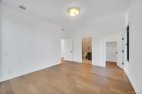 28 Watch Way Lloyd Harbor NY 11743