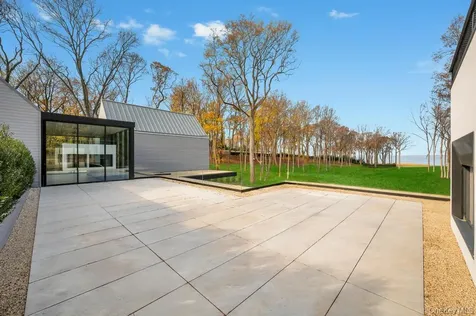 28 Watch Way Lloyd Harbor NY 11743