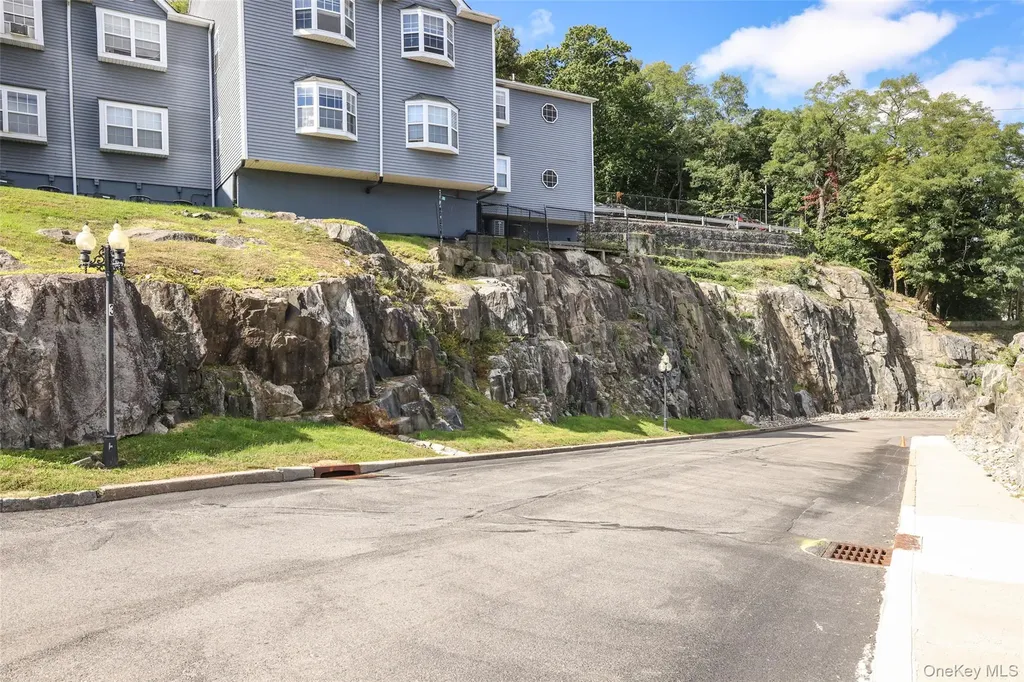 2 Nob Hill Drive Elmsford NY 10523