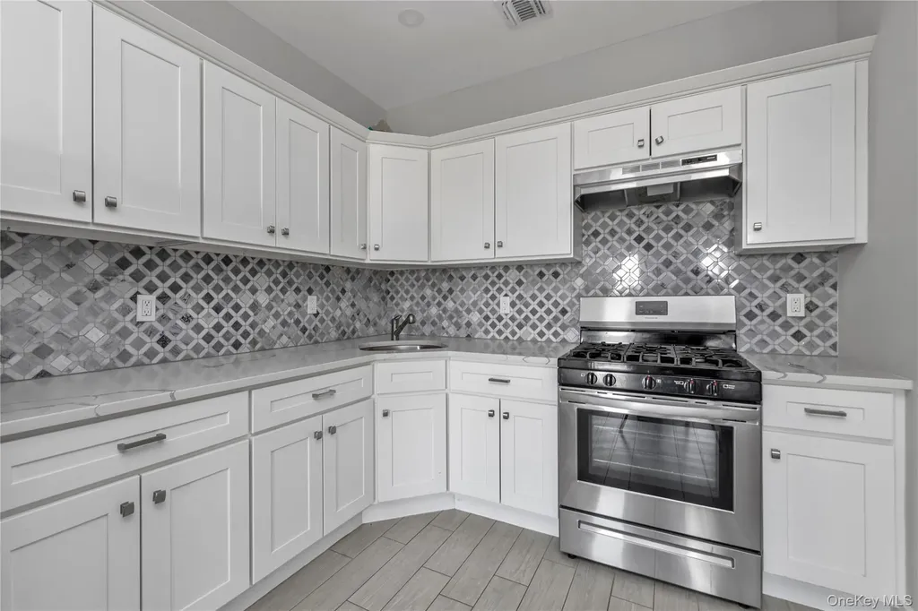 17 N Park Avenue Rockville Centre NY 11570